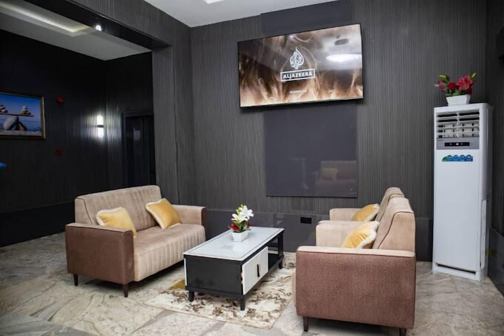Pula Pula Luxury Hotel and Suites