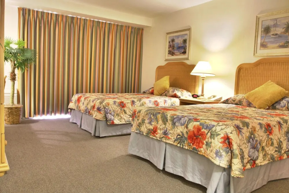 Castaways Resort & Suites