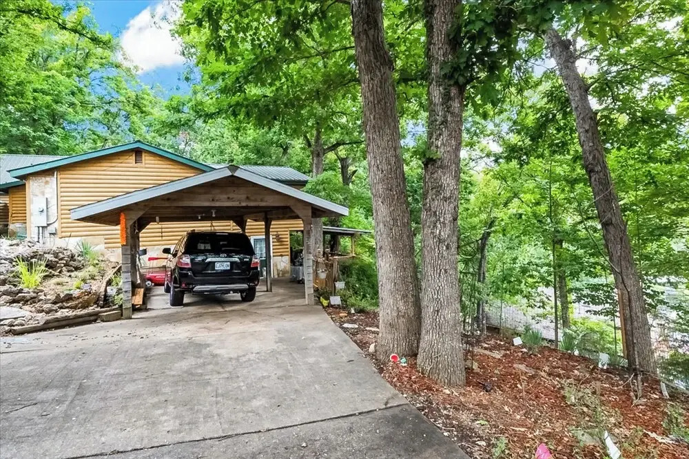1 BR Lakefront Hideaway w/ Fenced Yard
