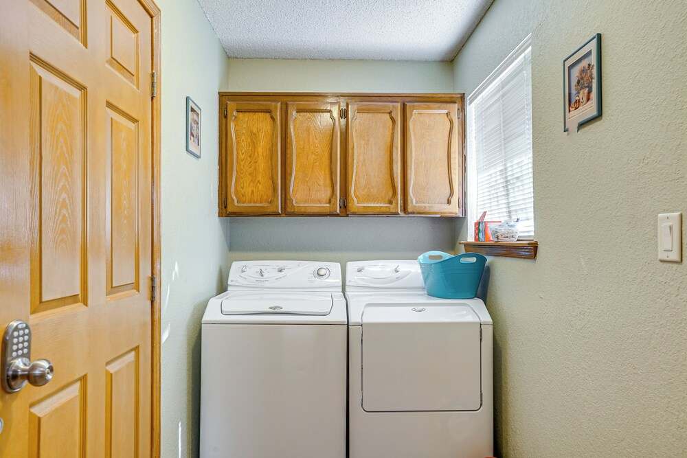 Pet-friendly El Paso Home ~ 9 Mi to Fort Bliss!