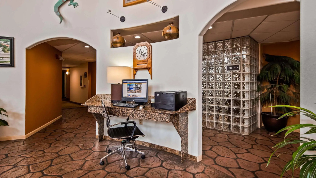 Best Western Kiva Inn
