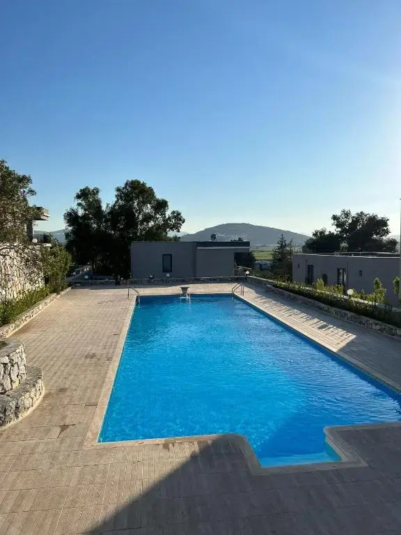 Scenic Flat With Shared Pool in Milas