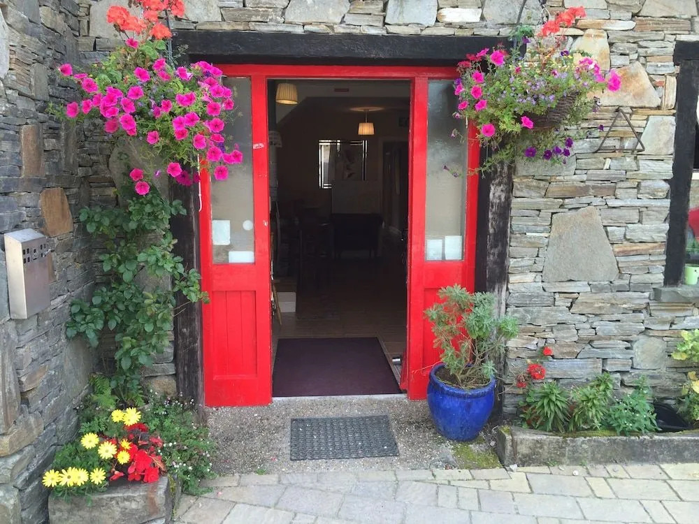 Heatherhill Farm Cottage in Letterfrack beside Connemara National Park