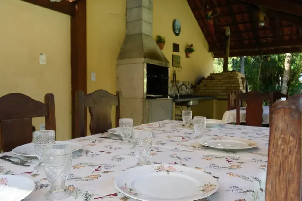 Casa com piscina aquecida a 100m da praia Maresias