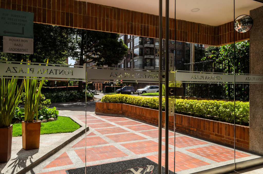 Travelers Fontana Plaza