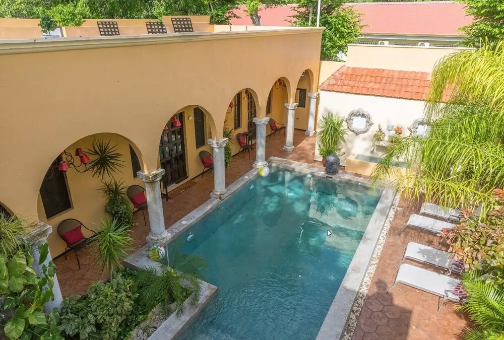 Ochenta Y Dos Bed & Breakfast & Spa