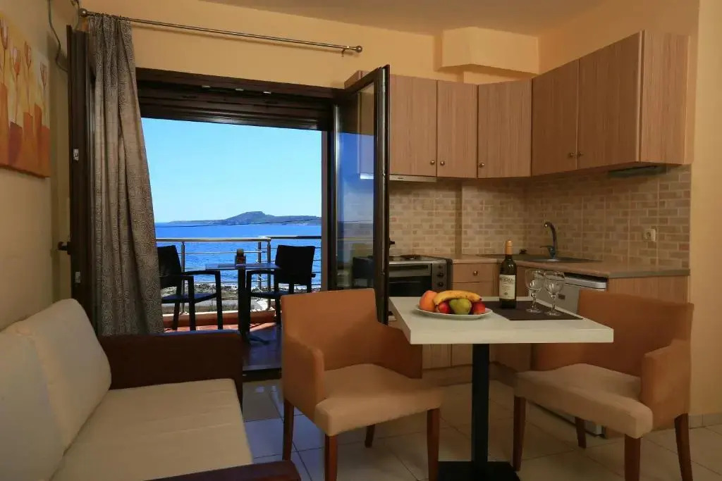 Faros Luxury Suites