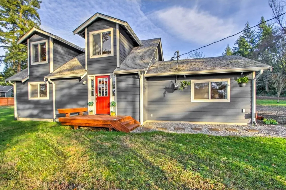 Peacock Hill Retreat on 1 Acre, 1 Mi to Harbor