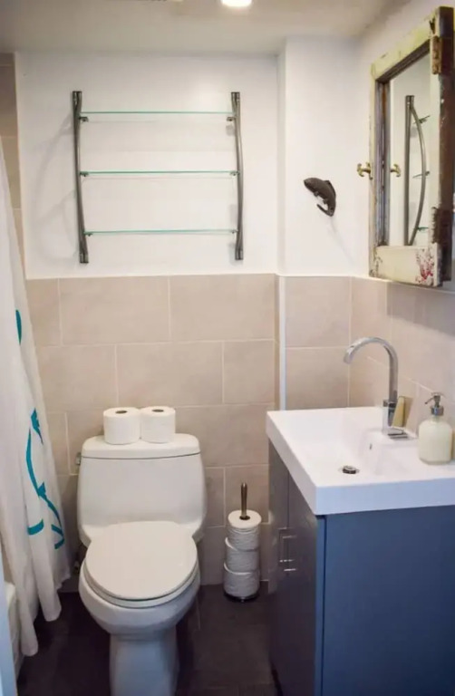Convenient 1 Bedroom Lower Level Suite