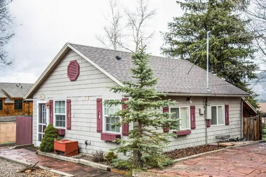 Cozy 1 bedroom cabin Great for couples