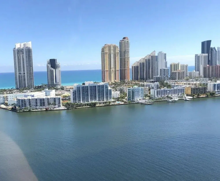 Le Marina Bay 407 by Go Florida Condo, Sunny Isles