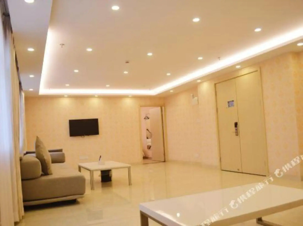 Q+ Bailing Ejia Business Hotel (Shanghai International Tourism Resort)