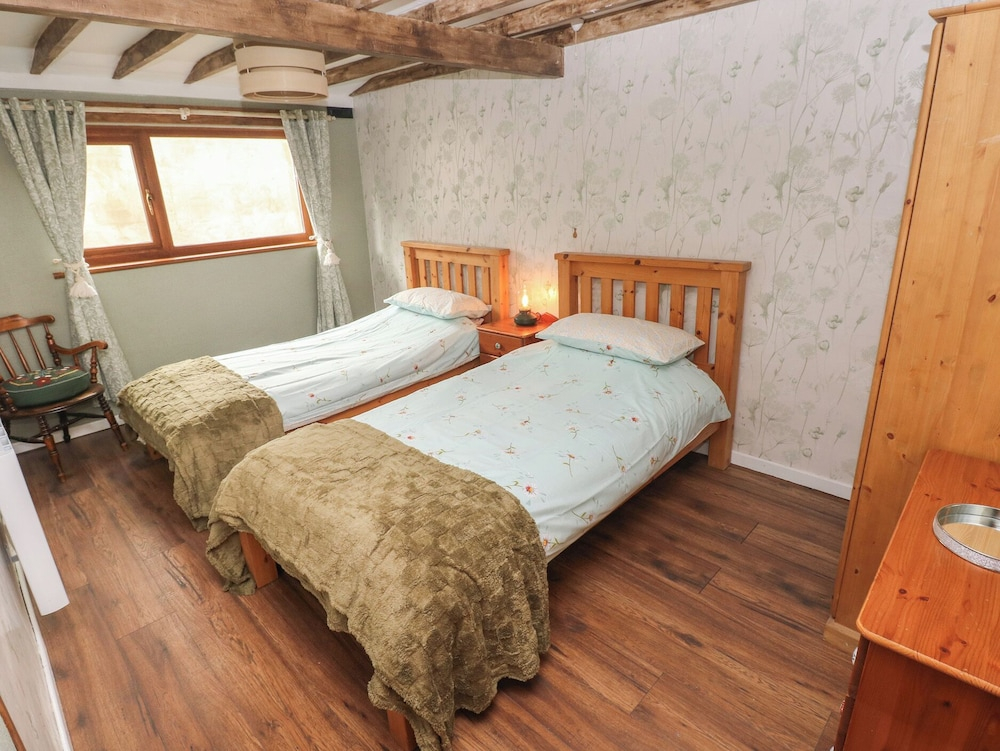 2 Strand Cottages