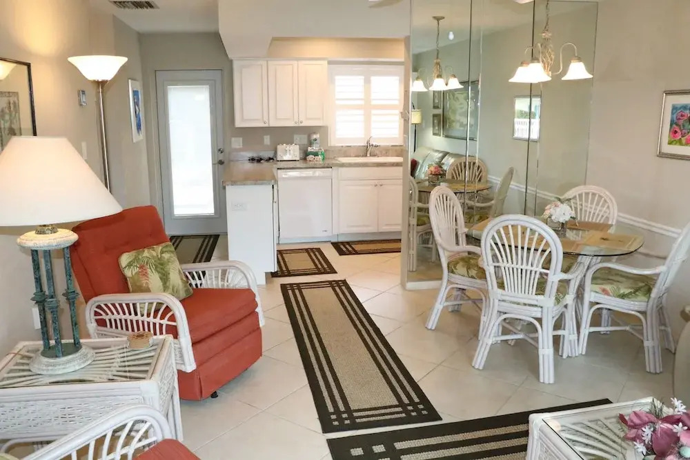 Jamaica Royale 054 - 1 Br Apts