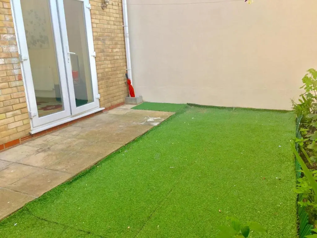 London 4 Bedrooms 3 Bathrooms with Garden House