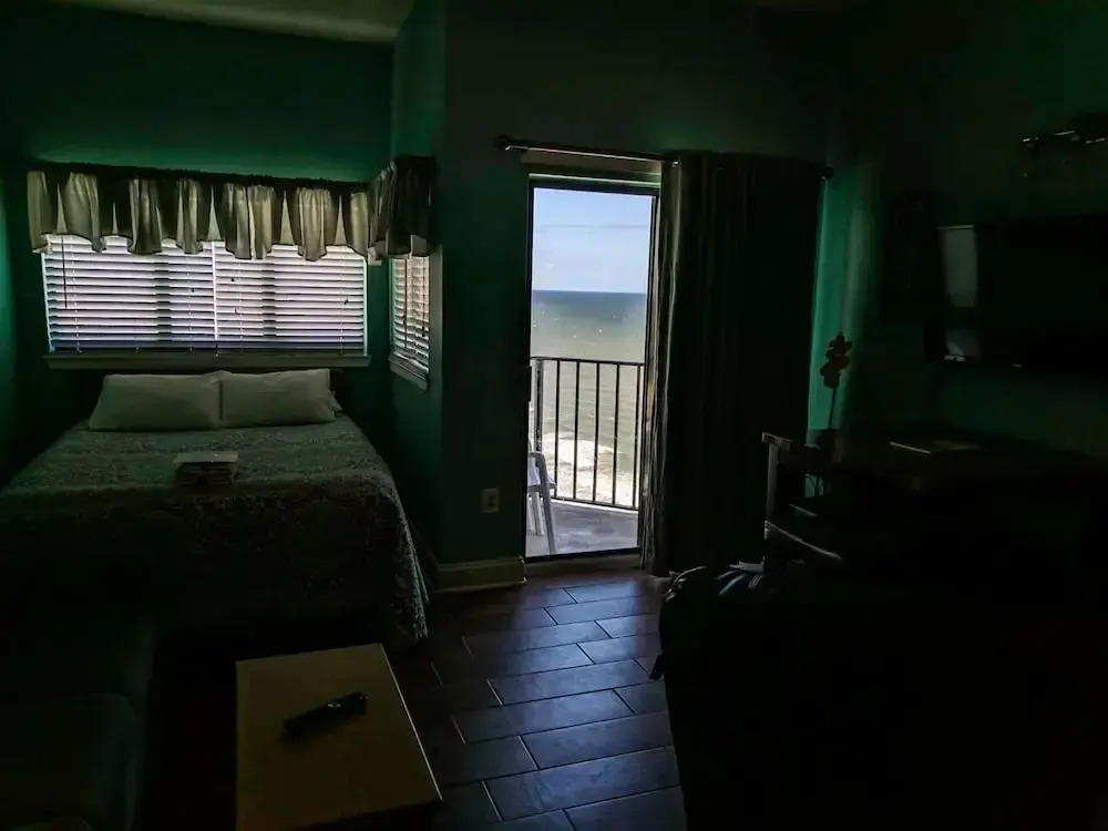 The Palace 2306