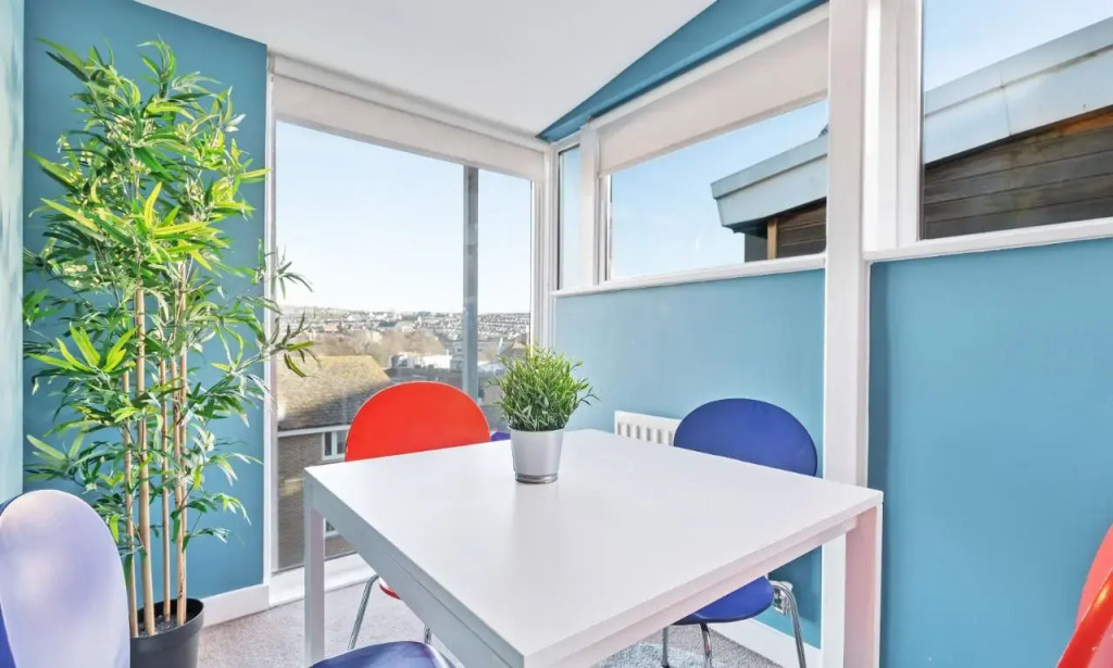 Central Big House | Large Group House | 4 Bedrooms 3 Bathrooms | Roof Terrace | City Centre