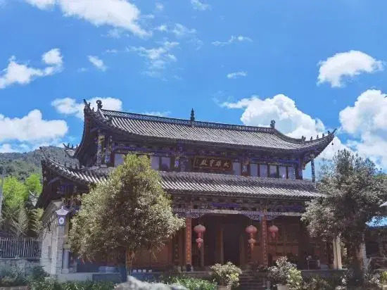 Day-Lily Inn (Tengchong Mayugu Hot Spring Town Store)