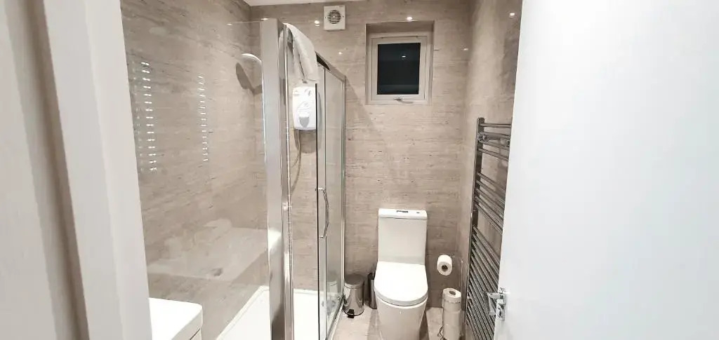 Garland Stylish Apartment 2 In Greater London