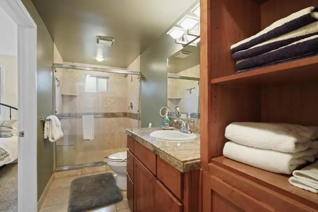 2 Landrise-AC-Hot Tub-4BR/2BA