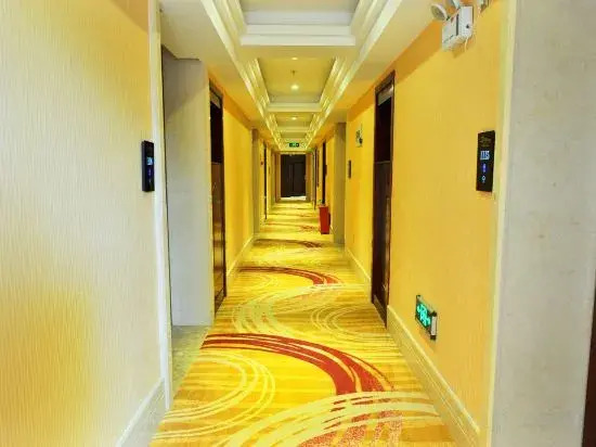 Chuxiong Xinlu Cloud Hotel