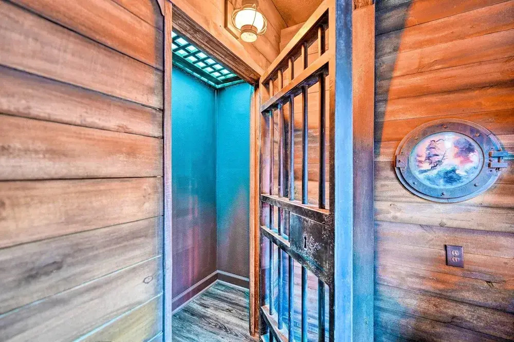 Davenport Retreat w/ Themed Rooms, Patio & Pool!