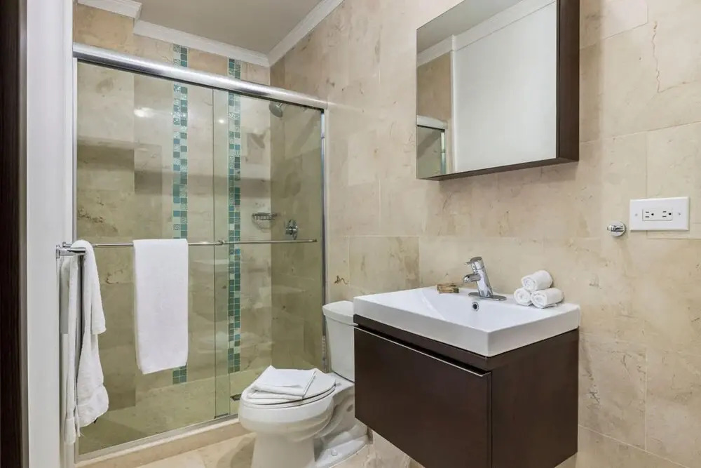 2BR Condo 5 Location w Amazingviews Pool GYM