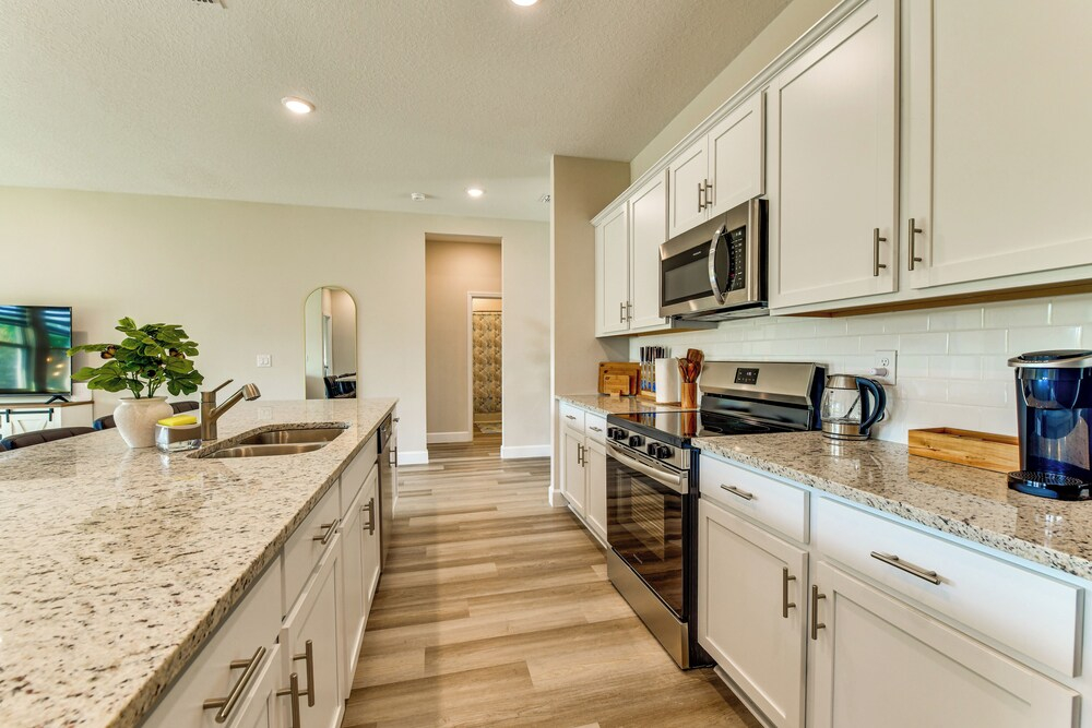 Home < 1-mi Walk to Warm Mineral Springs Park!