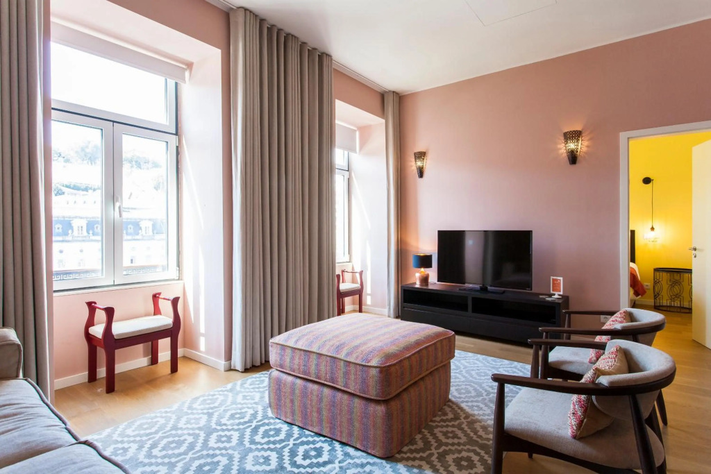 JOIVY Sublime 2BR Apt on Restauradores Sq., nearby Rossio Station