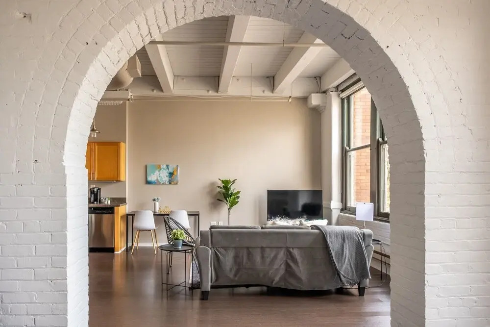 FRONTDESK East 8 Loft Apts Downtown Cincinnati