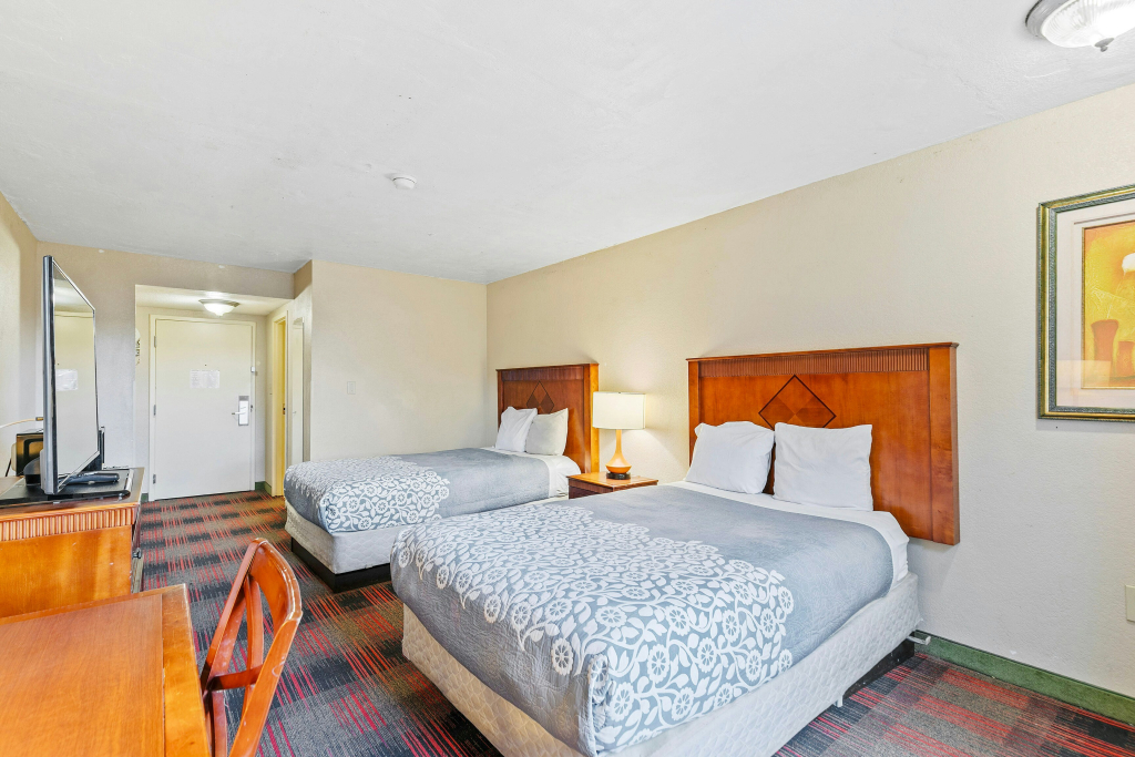 Howard Johnson by Wyndham Hattiesburg