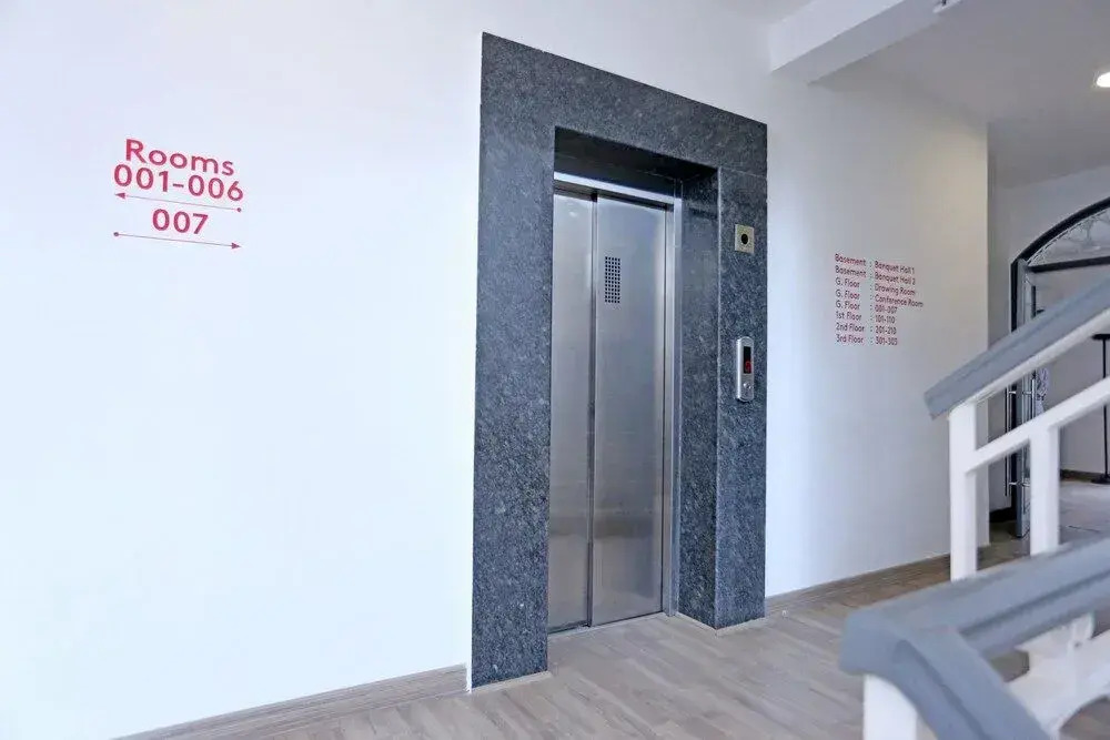 OYO Townhouse 020 Huda Metro South City 1