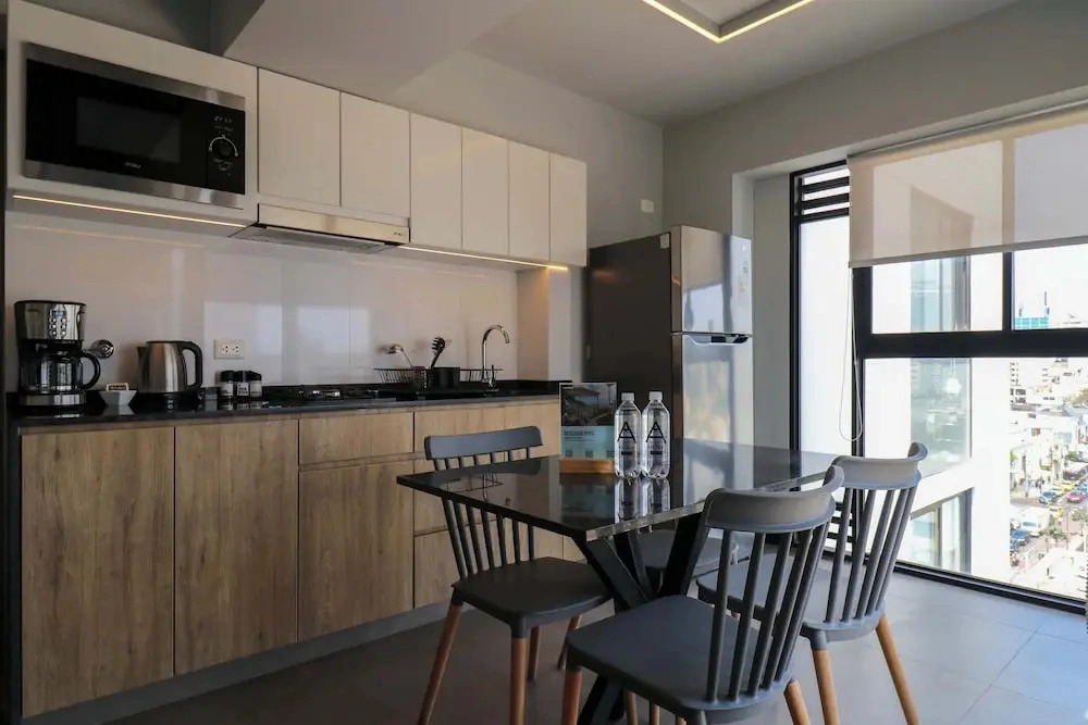 w Sunlit 1BR in the Heart of San Isidro