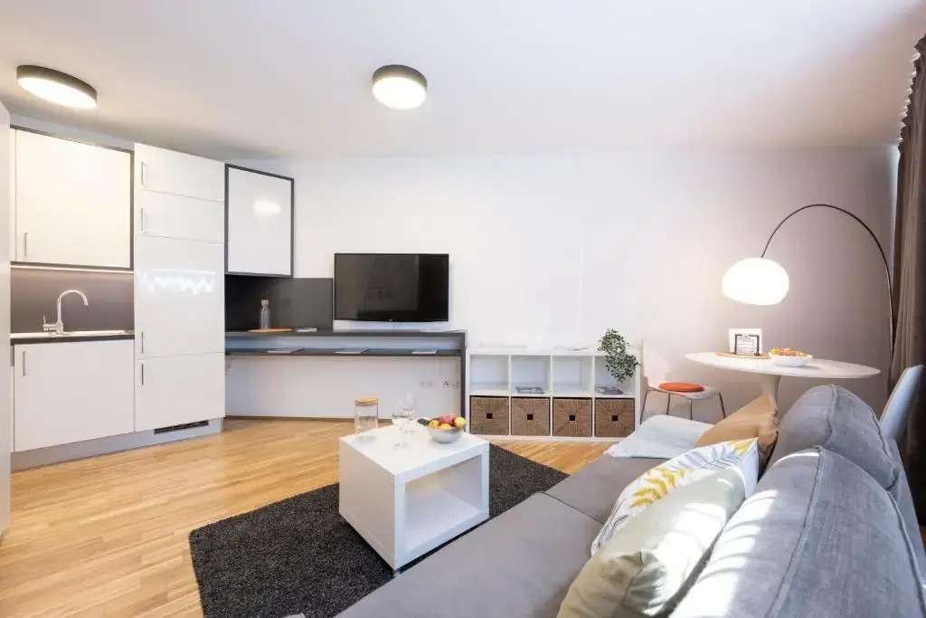 Modern City Hideaway Graz by ichbucheAT