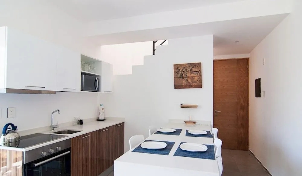 Menesse City Condo 1417