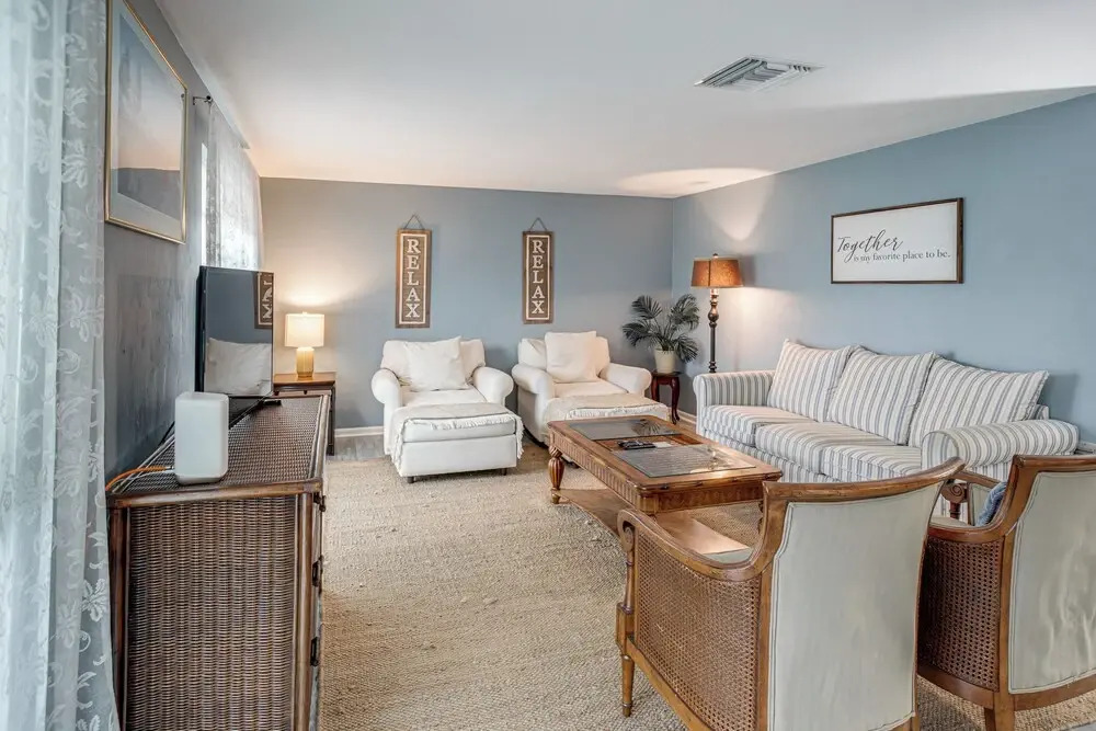 Bright Fort Myers Home w/ Pool - 9 Mi to Beach!