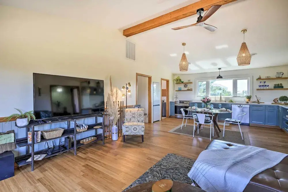 Lovely Avon Home: Walk to Bay & Boat Launch!