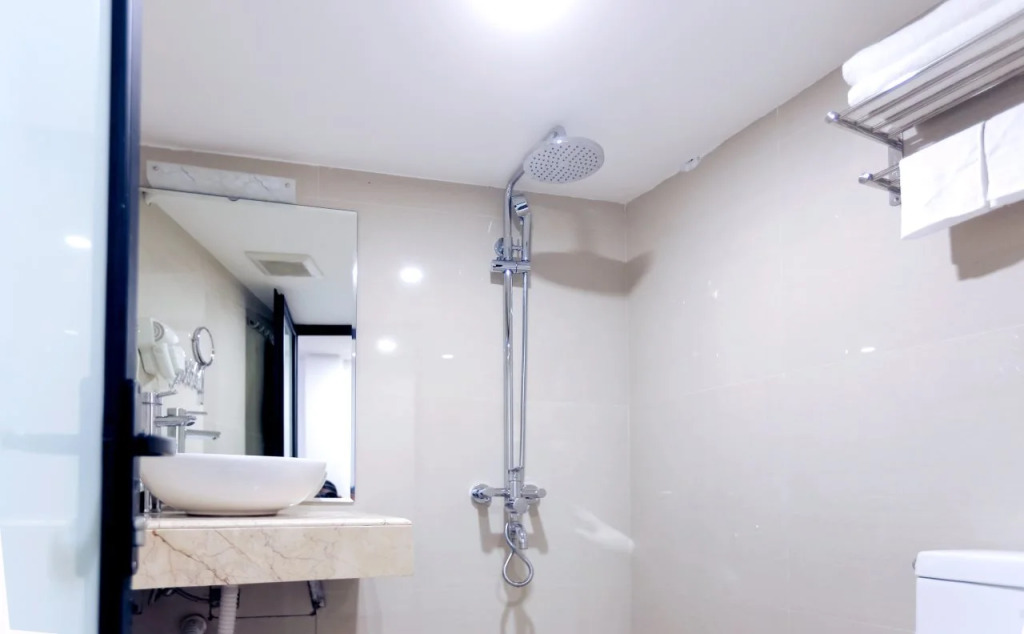 Family Hotels In Hanoi Old Quarter,private Bathrom