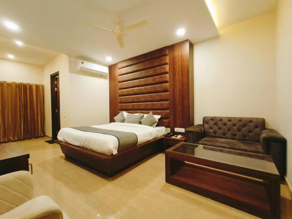 Hotel Diamond Creek ,Near Railway Station