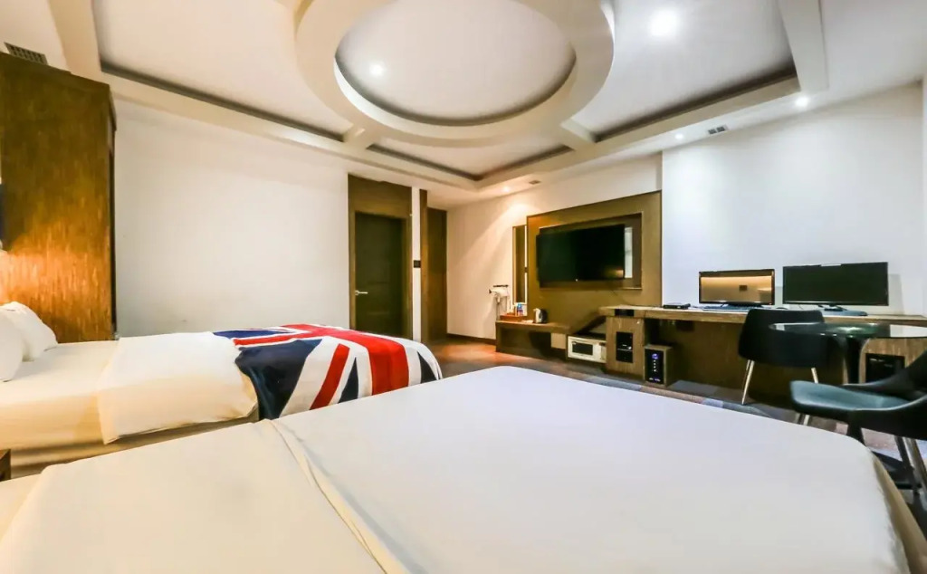 Born Hotel Cheongju