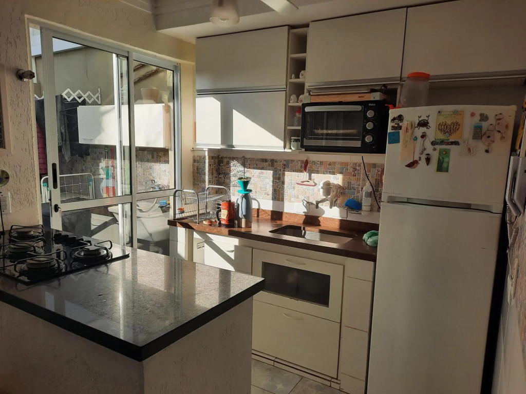 Charmosa casa em condominio com quintal