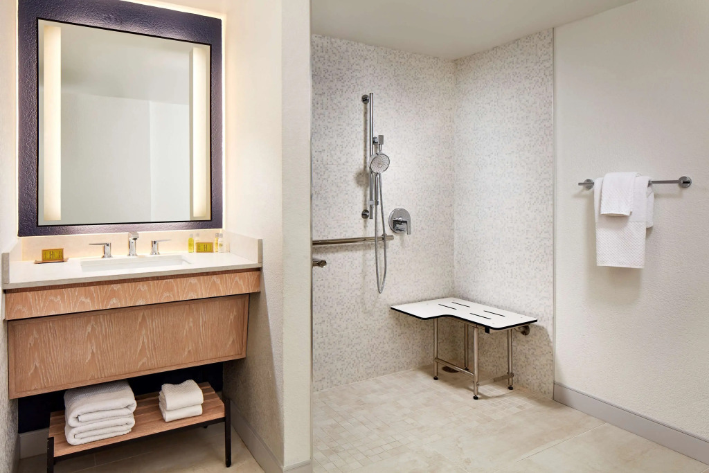 Hotel MDR Marina del Rey- a DoubleTree by Hilton