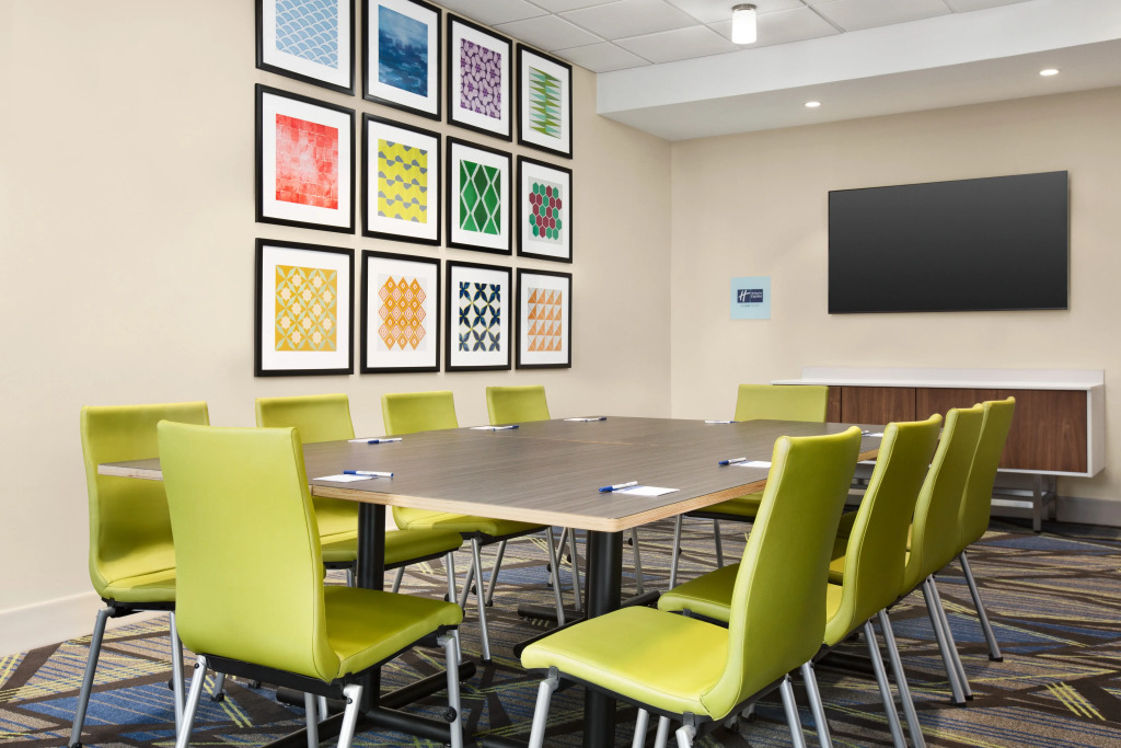Holiday Inn Express & Suites - Ukiah by IHG