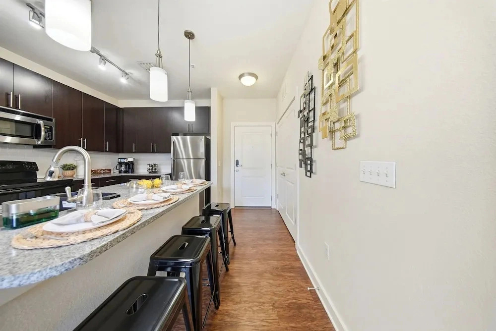 Modern 2BR w Pool Pet-friendly Unit 18