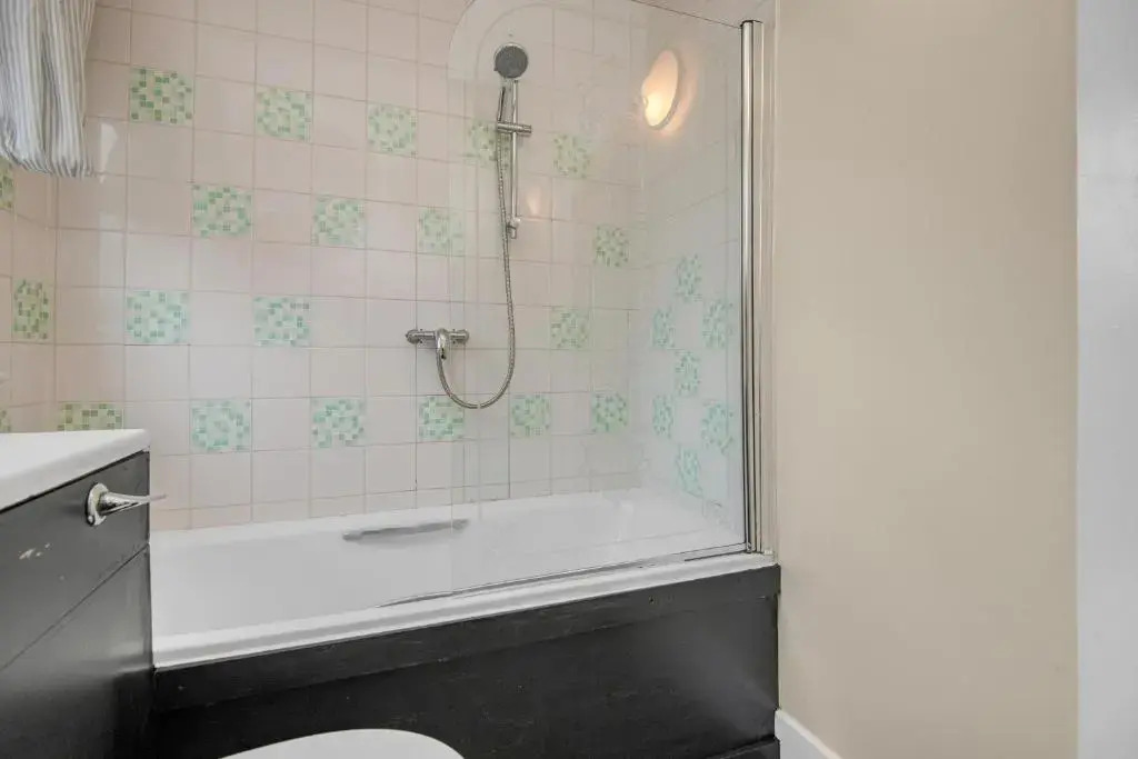 Edinburgh City Center Coady Apartment SLEEPS 5 FREE CAR PARK SPACE