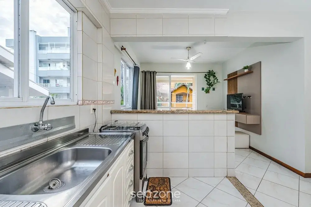 2BR apt W/balcony 220m Bombas Fdl103