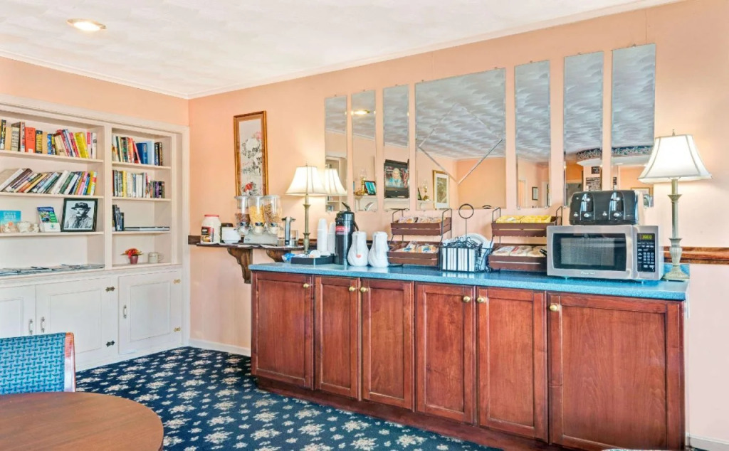Colonial Inn Seekonk