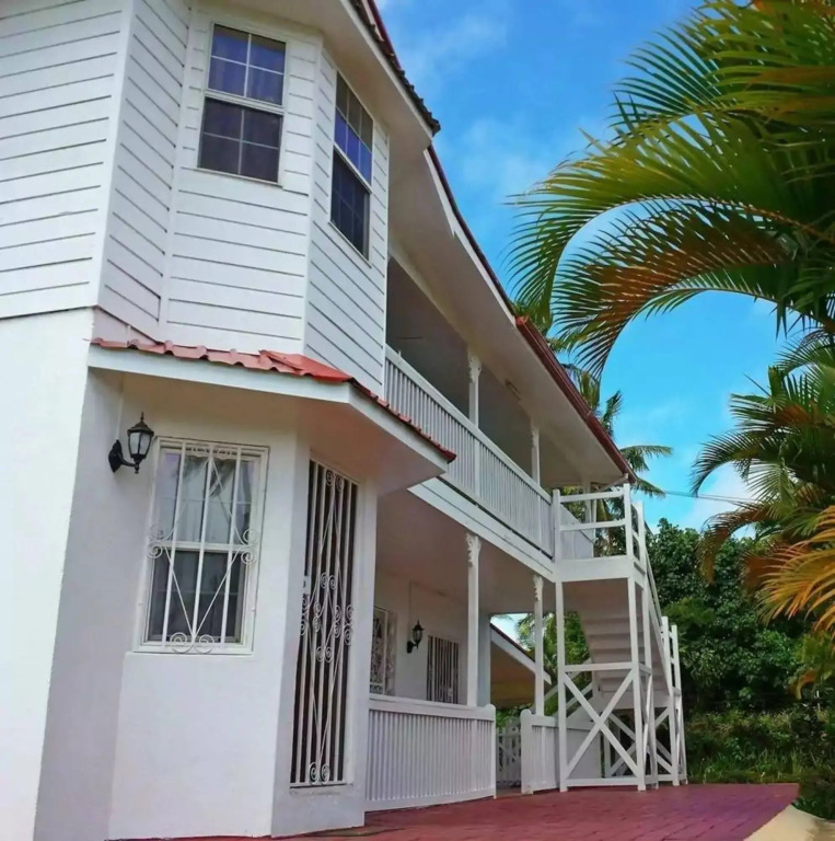 The Tropical Villa
