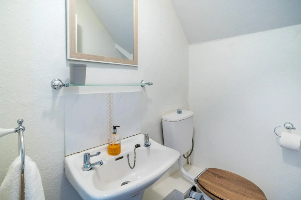 Trent Tops 3-bed penthouse apartment in West Cowes