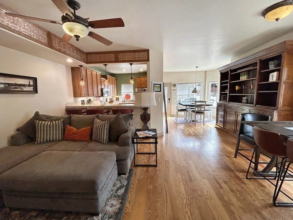 Victorian Chateau Retreat 3 Bedroom Townhouse